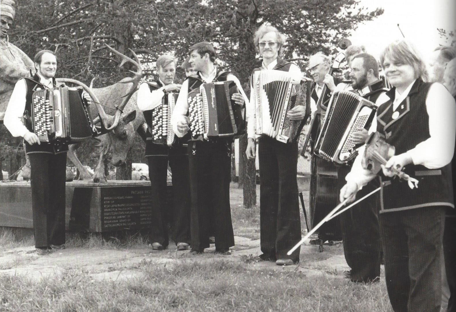 skanni5 Jutajaiset esiintyjät historia, kuva